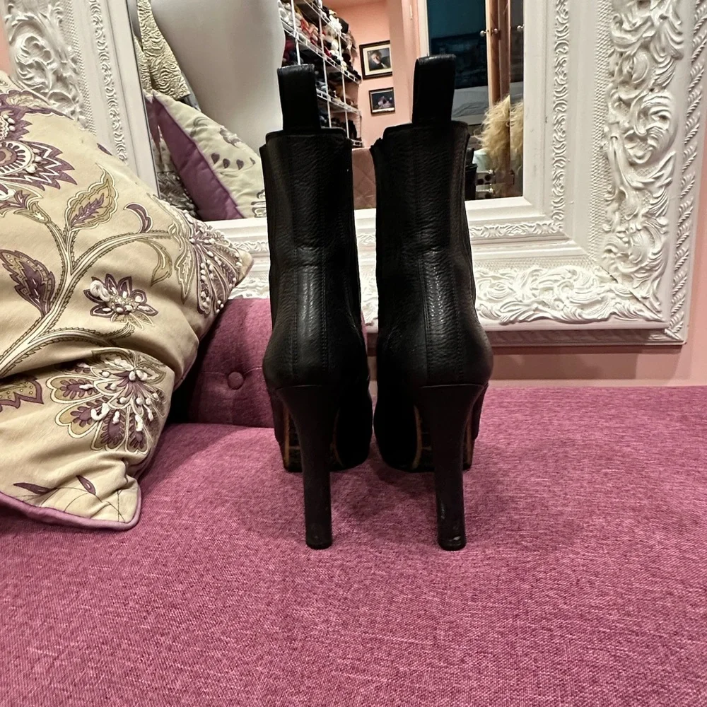 Genuine Gucci - Black Soft Leather Platform - Genuine Designer Bootie. - Picture 2 of 4